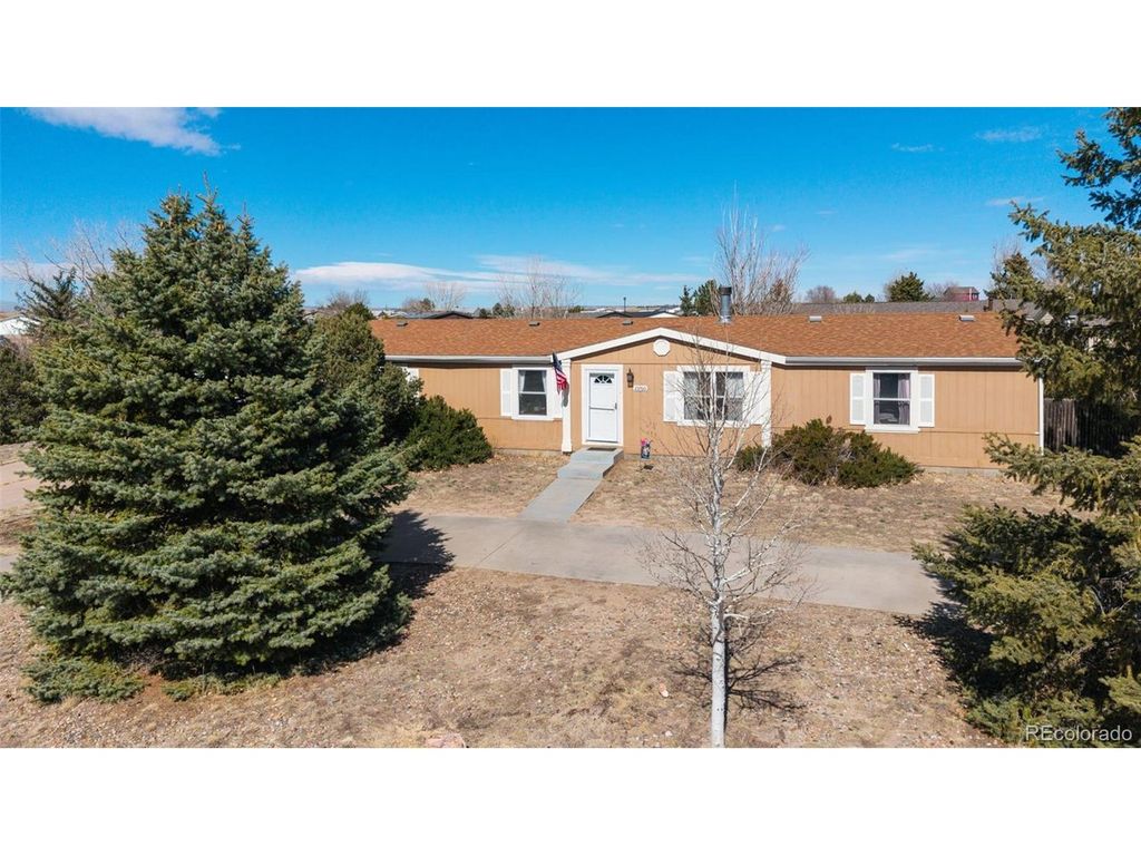 23760 Fleet St, Colorado Springs, CO 80928