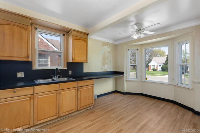 16036 Carlisle Street, Detroit, MI 48205