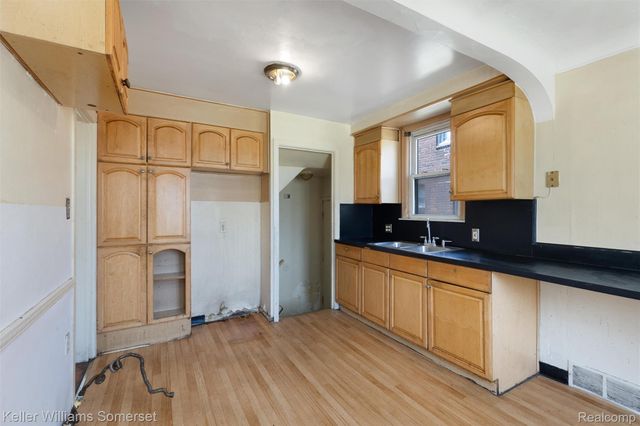 16036 Carlisle Street, Detroit, MI 48205
