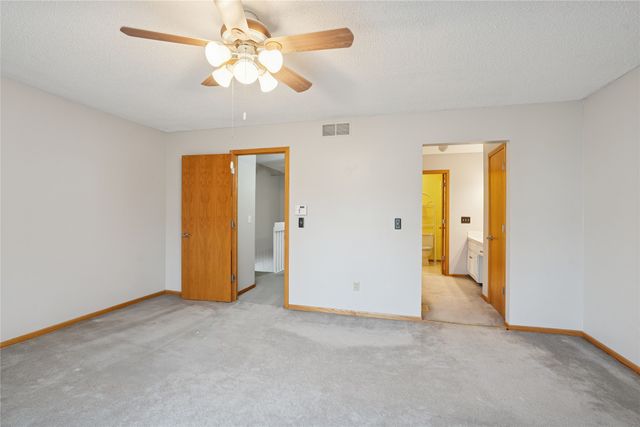 9213 Sandler Drive, Urbandale, IA 50322