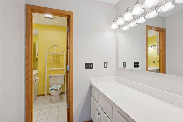 9213 Sandler Drive, Urbandale, IA 50322