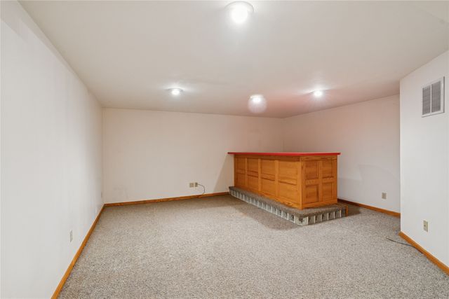 9213 Sandler Drive, Urbandale, IA 50322