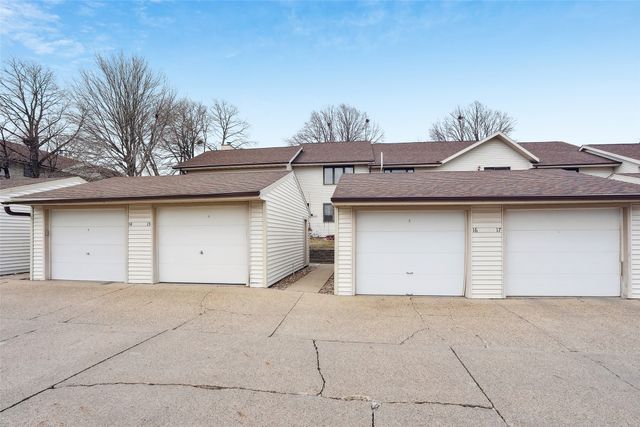 9213 Sandler Drive, Urbandale, IA 50322