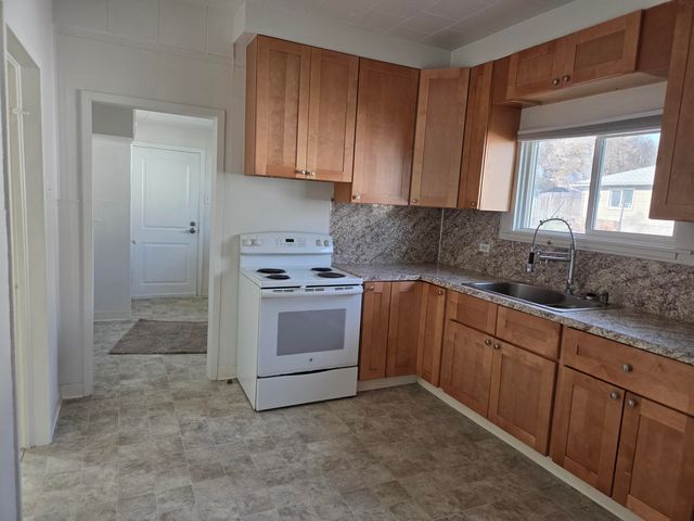 718 N 10th Street, Klamath Falls, OR 97601