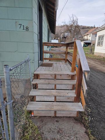 718 N 10th Street, Klamath Falls, OR 97601