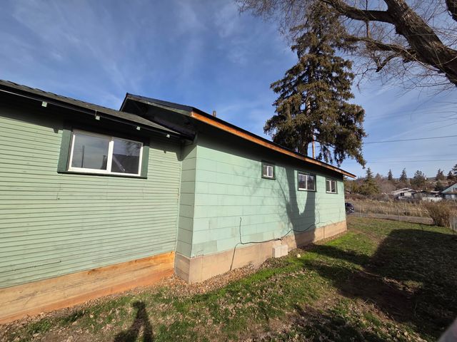 718 N 10th Street, Klamath Falls, OR 97601