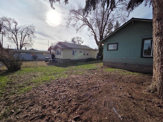 718 N 10th Street, Klamath Falls, OR 97601