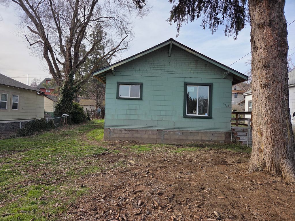 718 N 10th Street, Klamath Falls, OR 97601