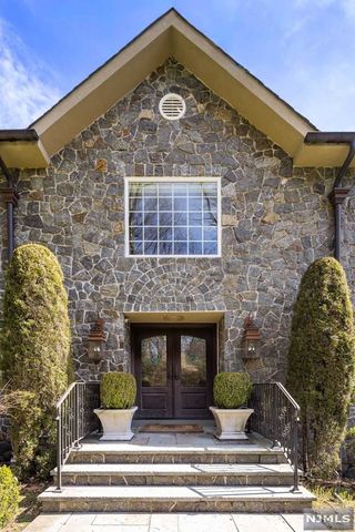 12 Lambs Lane, Cresskill, NJ 07626