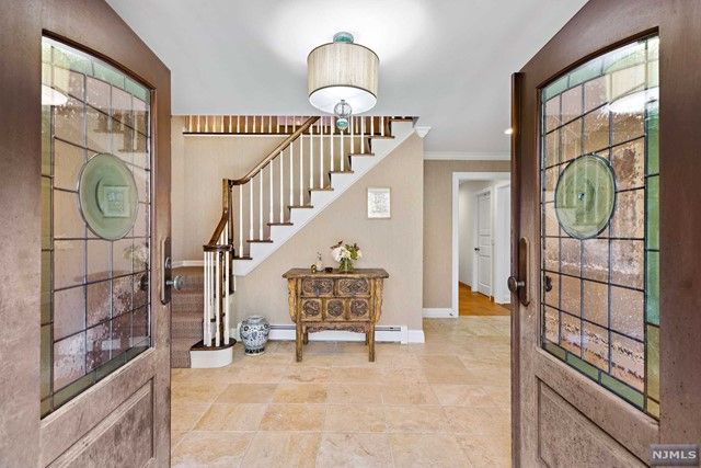 12 Lambs Lane, Cresskill, NJ 07626