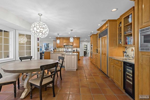 12 Lambs Lane, Cresskill, NJ 07626