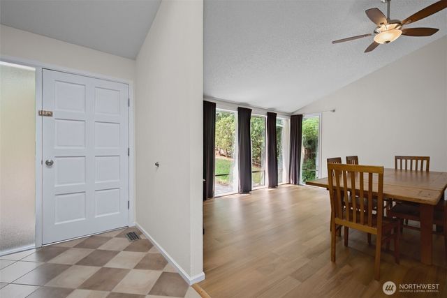 21434 SE 16th Place, Sammamish, WA 98075