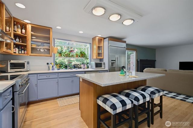 21434 SE 16th Place, Sammamish, WA 98075
