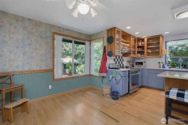 21434 SE 16th Place, Sammamish, WA 98075