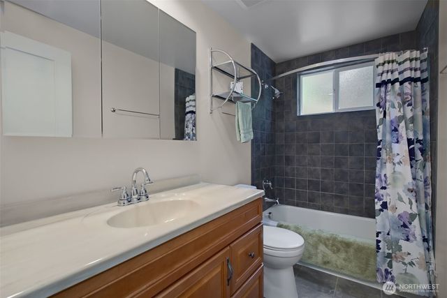 21434 SE 16th Place, Sammamish, WA 98075