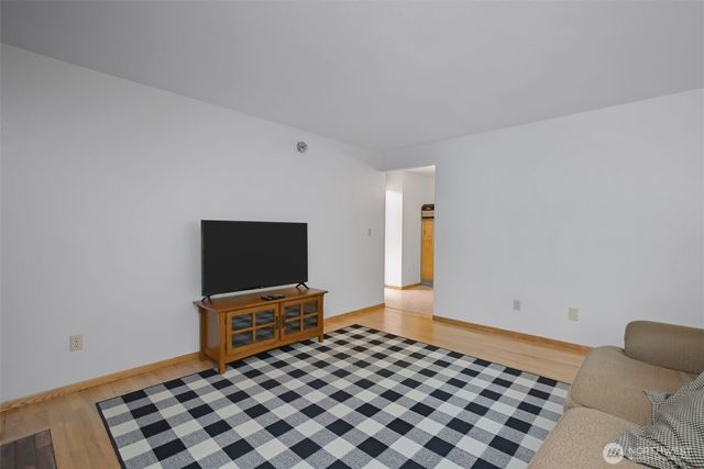 21434 SE 16th Place, Sammamish, WA 98075