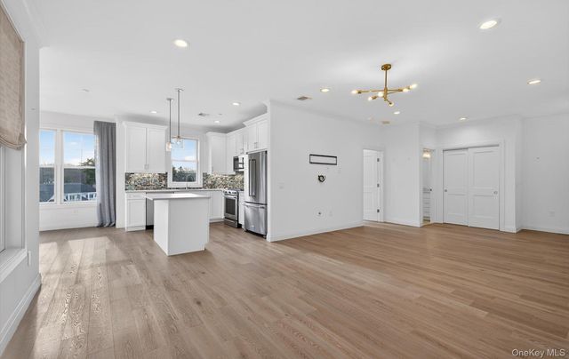 28301 Spruce Pond Circle, Plainview, NY 11803