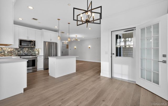 28301 Spruce Pond Circle, Plainview, NY 11803