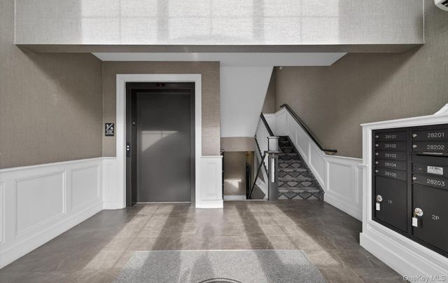 28301 Spruce Pond Circle, Plainview, NY 11803