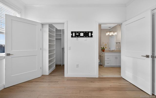 28301 Spruce Pond Circle, Plainview, NY 11803