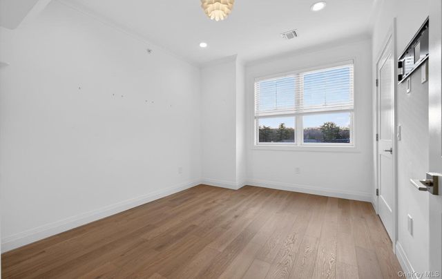 28301 Spruce Pond Circle, Plainview, NY 11803