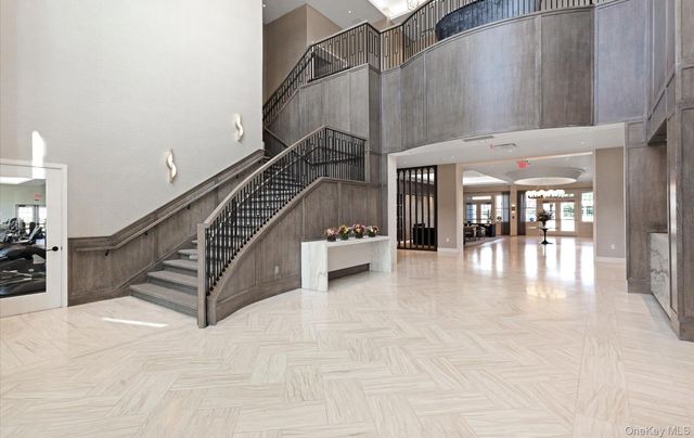 28301 Spruce Pond Circle, Plainview, NY 11803