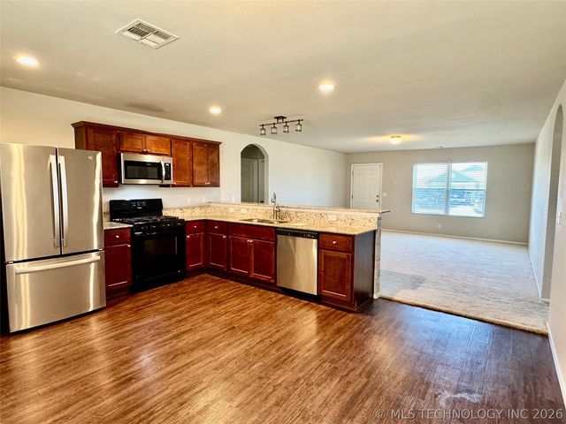 11427 S 239th East Avenue, Broken Arrow, OK 74014