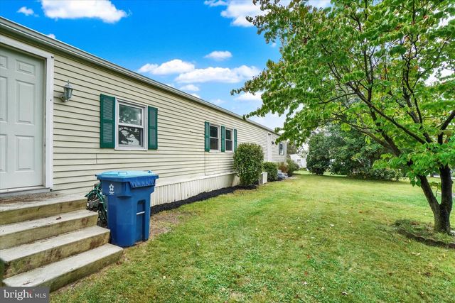209 HOLLY DR, Mount Wolf, PA 17347