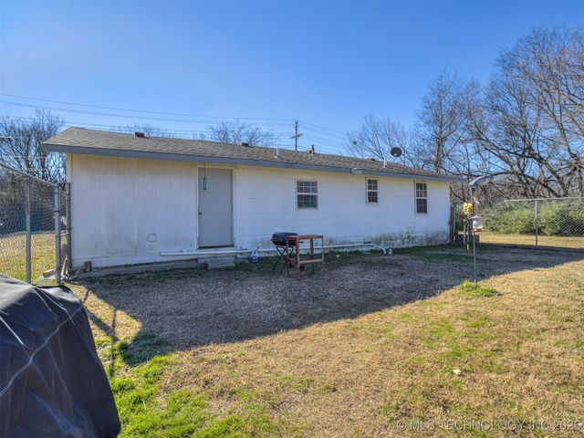 105 SE 6th Street, Wagoner, OK 74467