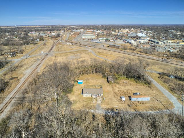 105 SE 6th Street, Wagoner, OK 74467