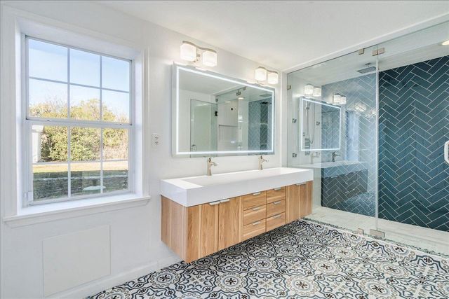 8204 Williamson Creek DR, Austin, TX 78736