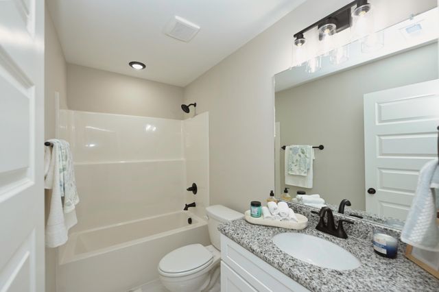 94 Donna Dr, Hendersonville, TN 37075