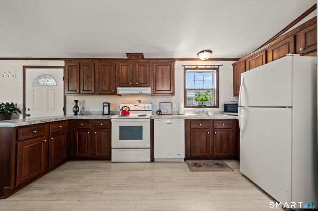 15 Pine Street, East Windsor, CT 06088