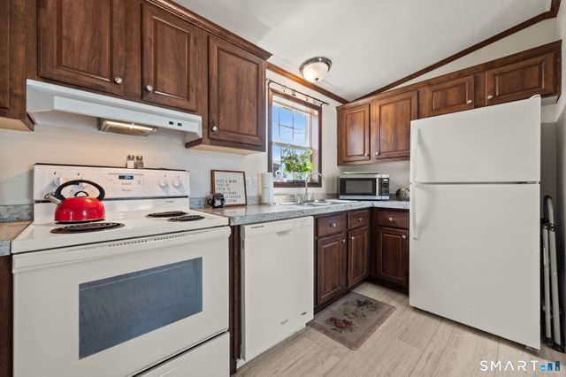 15 Pine Street, East Windsor, CT 06088