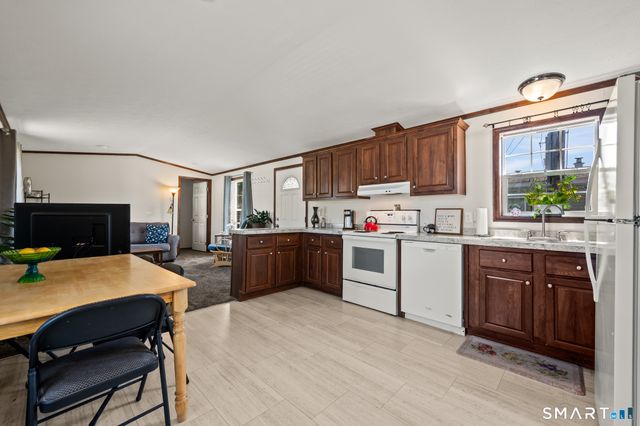 15 Pine Street, East Windsor, CT 06088