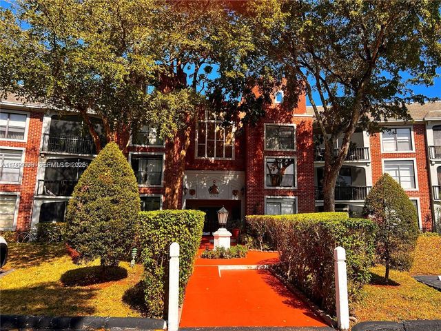 3760 Inverrary Dr 2R, Lauderhill, FL 33319