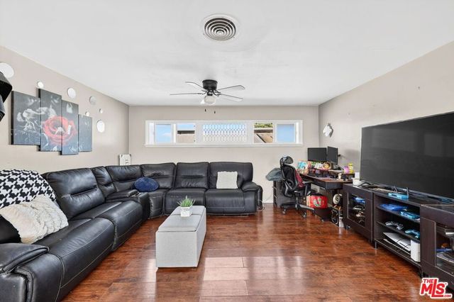 423 E 127th Street, Los Angeles, CA 90061
