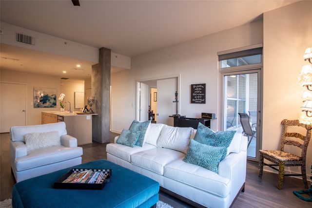 2323 N Houston Street 613, Dallas, TX 75219