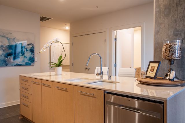 2323 N Houston Street 613, Dallas, TX 75219