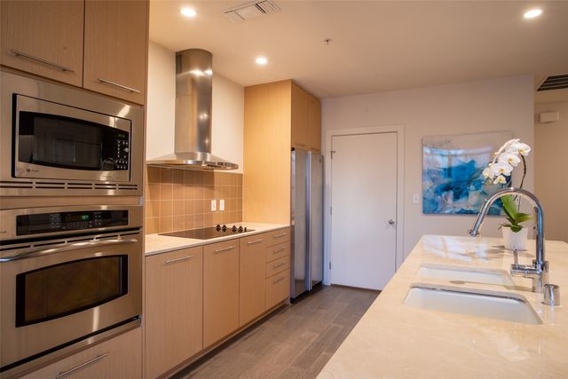 2323 N Houston Street 613, Dallas, TX 75219