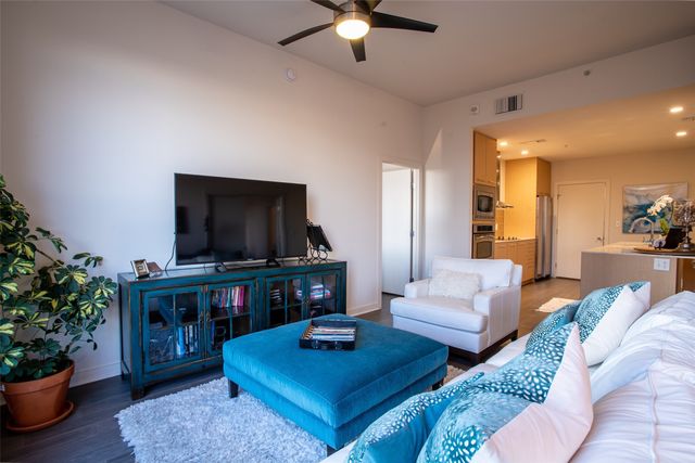 2323 N Houston Street 613, Dallas, TX 75219