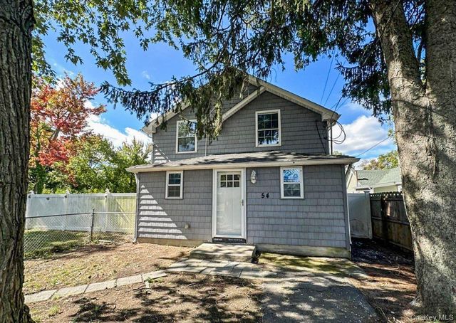 54 Oneill Avenue, Bay Shore, NY 11706