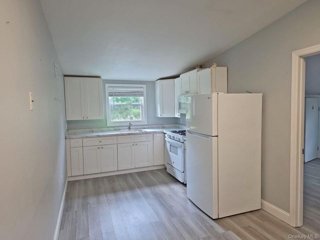 54 Oneill Avenue, Bay Shore, NY 11706