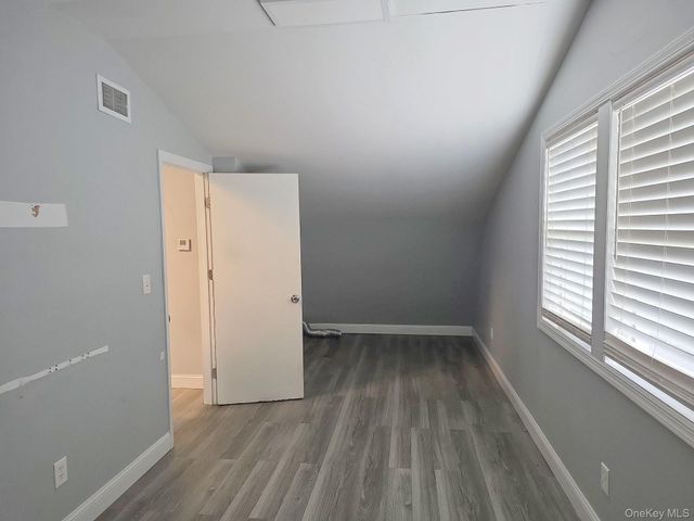54 Oneill Avenue, Bay Shore, NY 11706