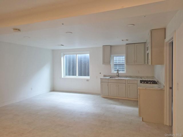 54 Oneill Avenue, Bay Shore, NY 11706