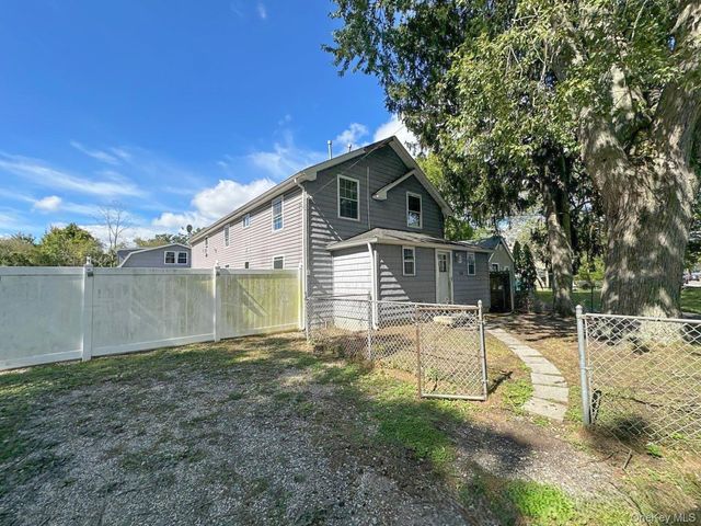 54 Oneill Avenue, Bay Shore, NY 11706