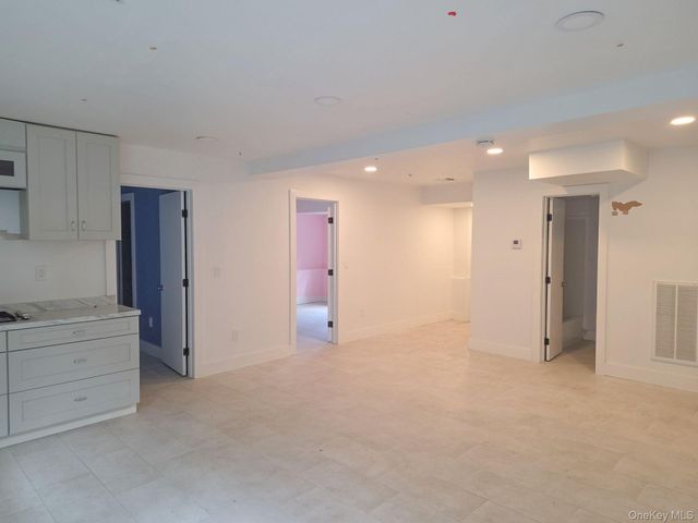 54 Oneill Avenue, Bay Shore, NY 11706
