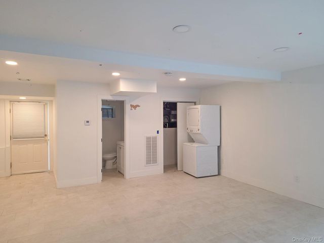 54 Oneill Avenue, Bay Shore, NY 11706