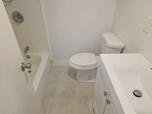 54 Oneill Avenue, Bay Shore, NY 11706