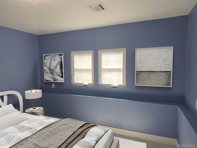 54 Oneill Avenue, Bay Shore, NY 11706